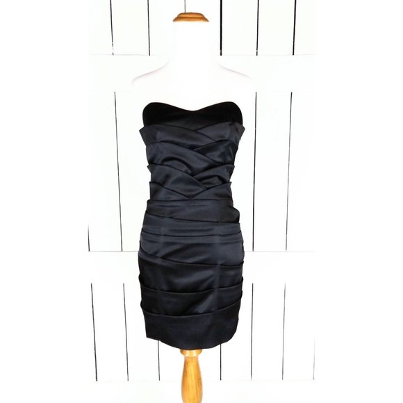 Black satin fitted strapless evening dress - Picture 2 of 4